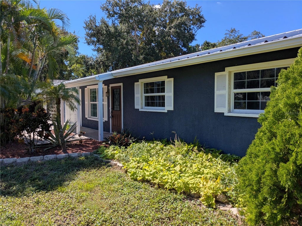 Photo of 1133 Russell Avenue, Sarasota, FL 34232 (MLS # A4710676)
