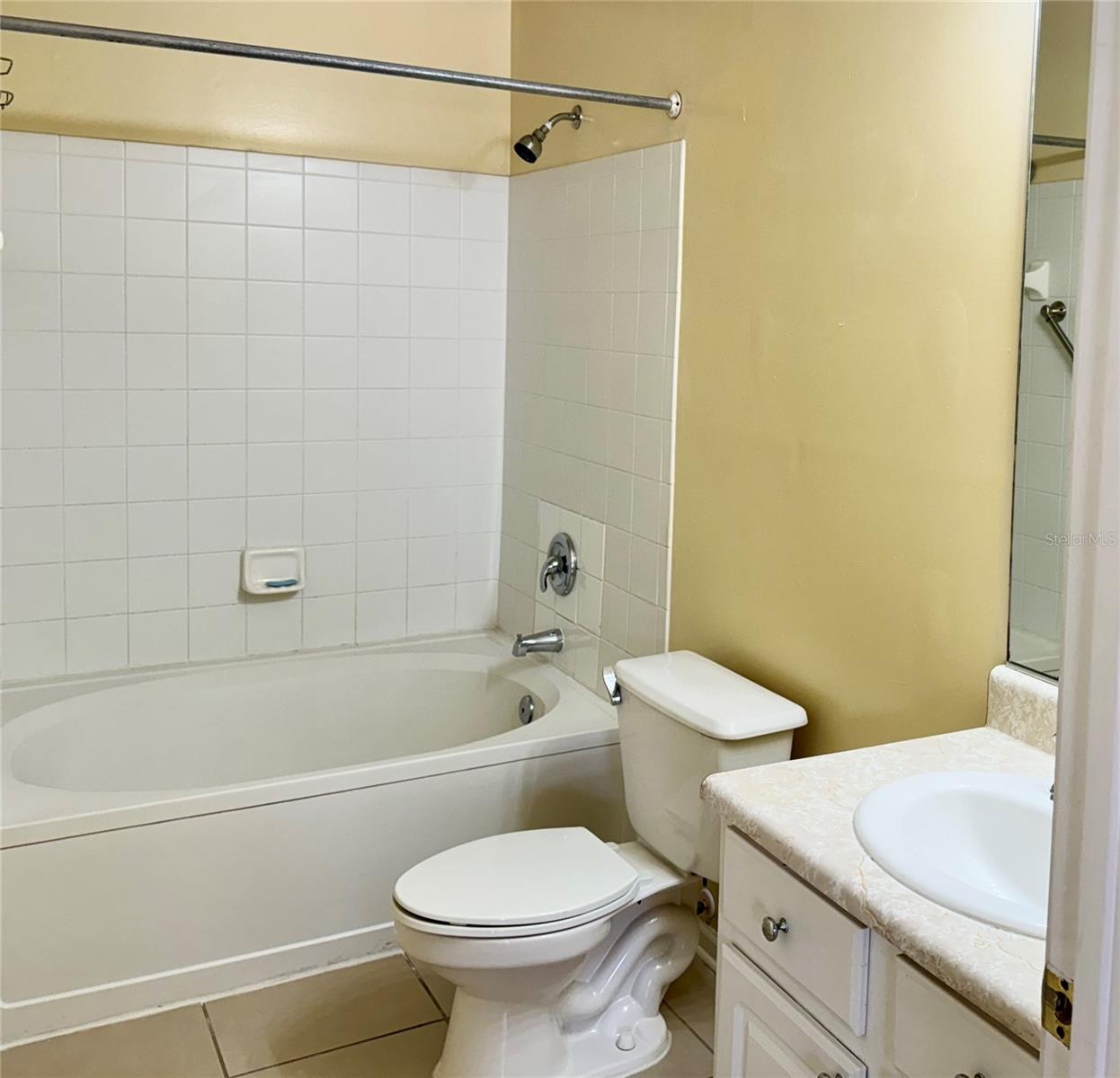 THE VILLAS CONDO - Residential Lease