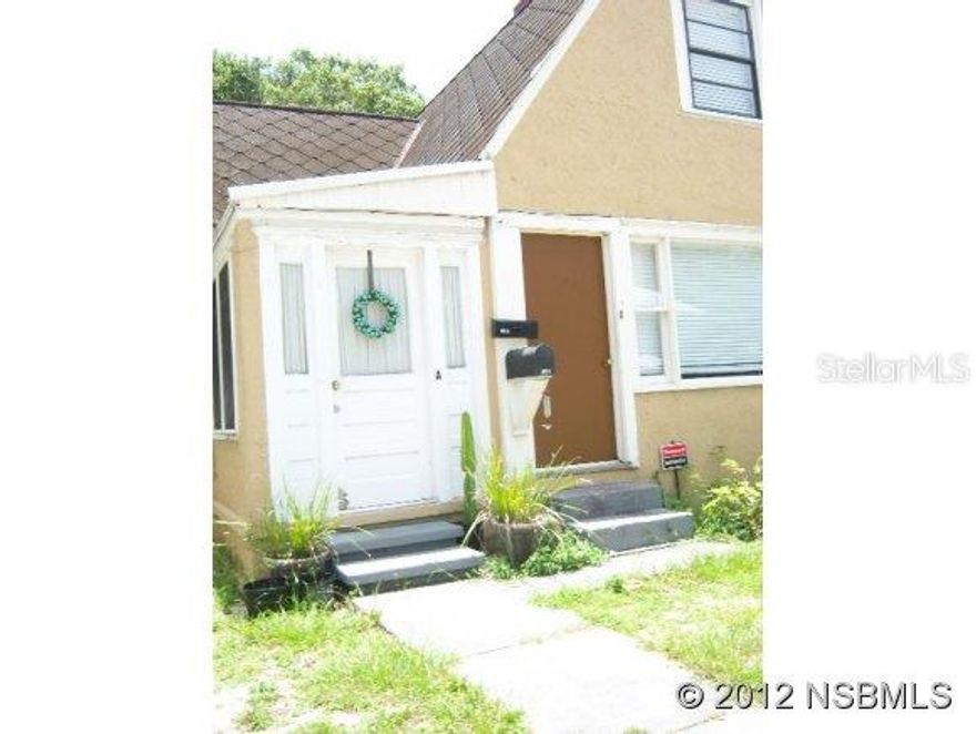 2 Bedroom, 1 bath with deck in back yard. Beautiful hard wood floors, Newly remodeled kitchen, house has washer and dryer. Very charming !!