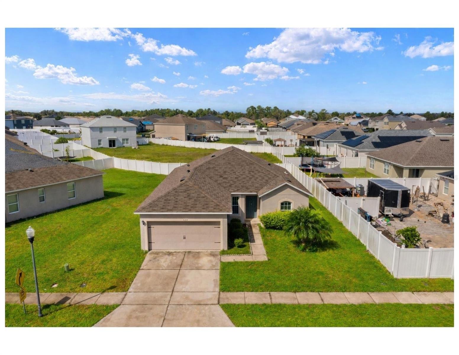 LAKESIDE LANDINGS PH 01 - Residential