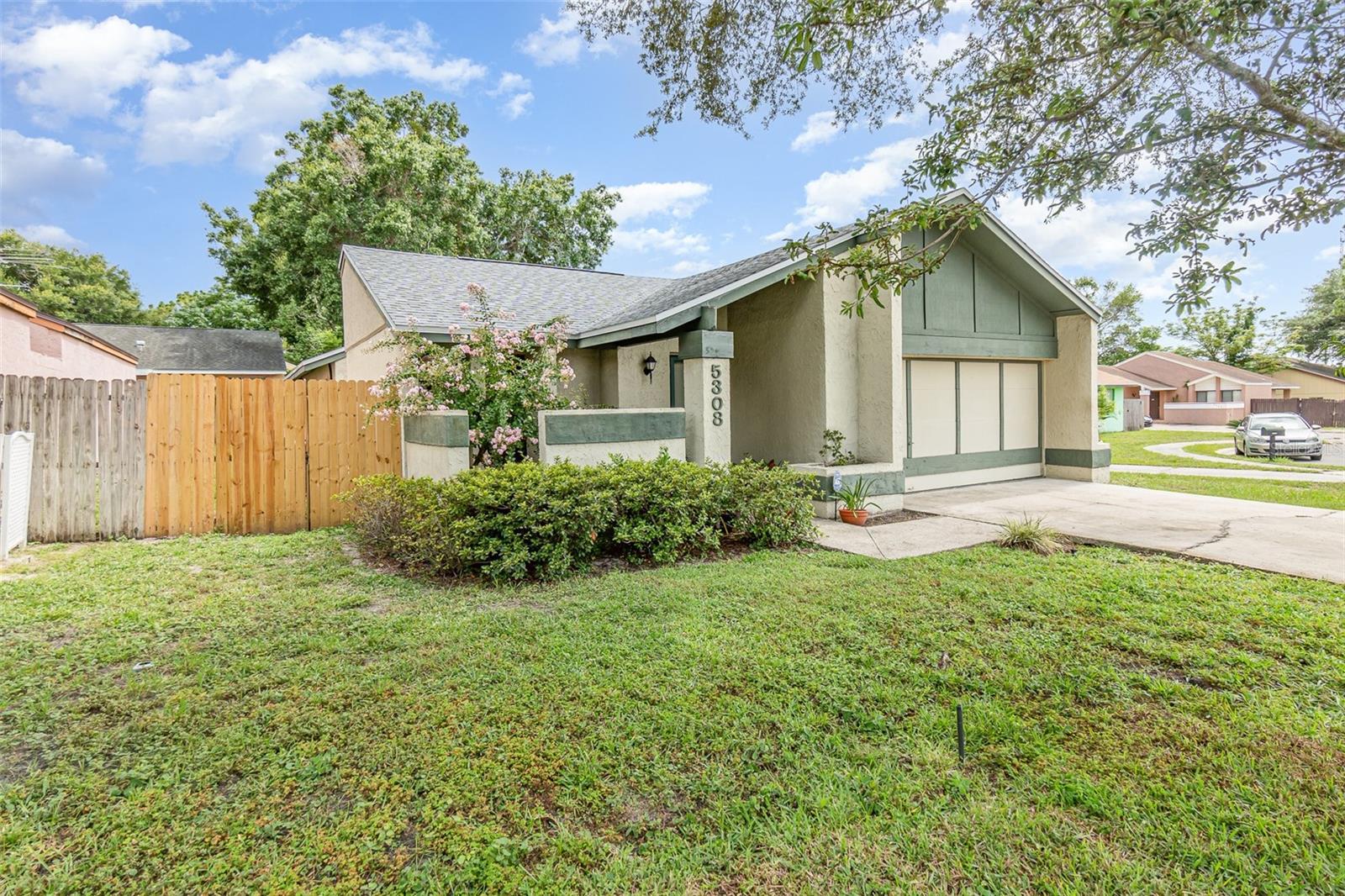 5308 PINEBURY COURT