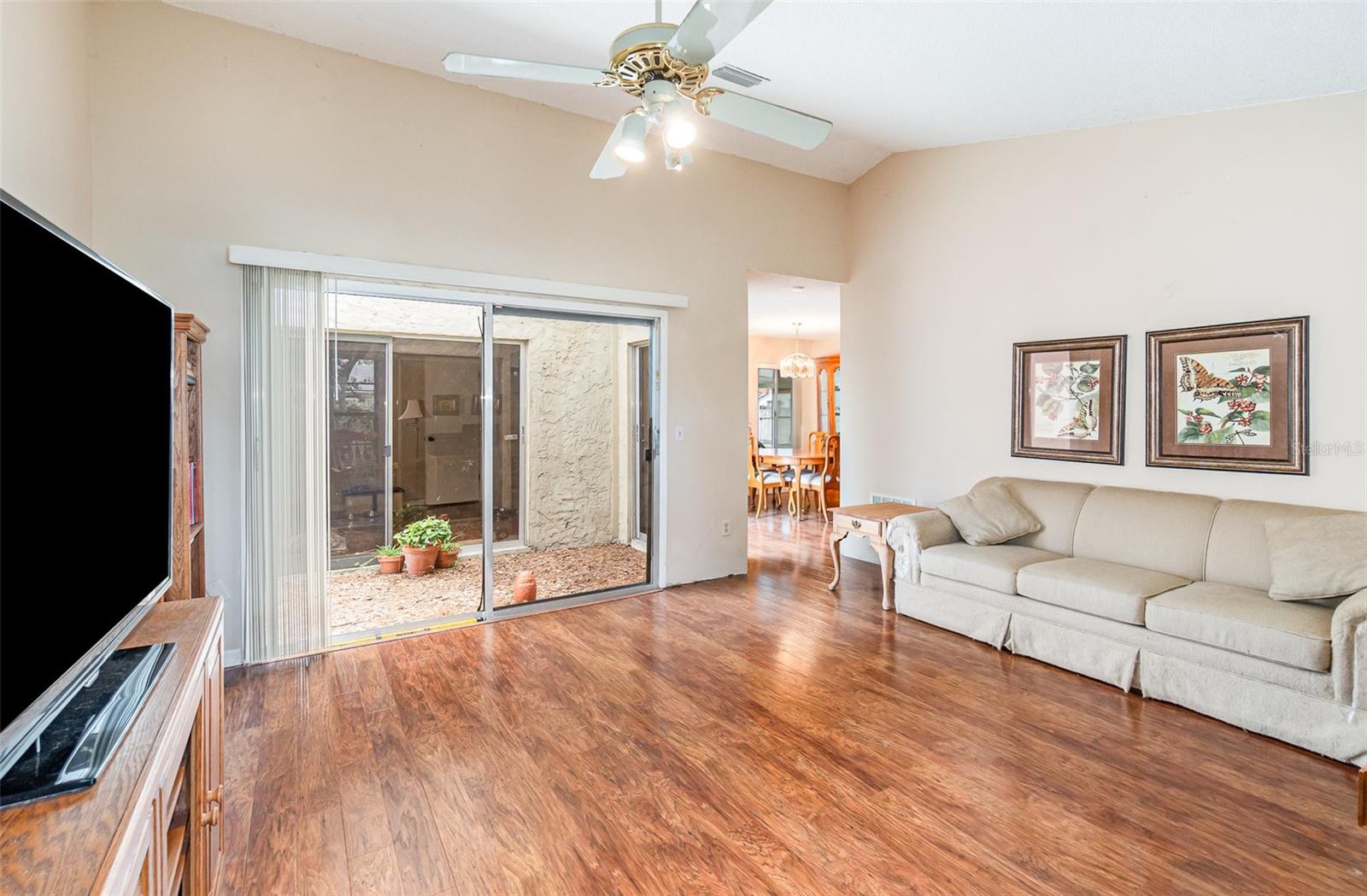 5308 PINEBURY COURT