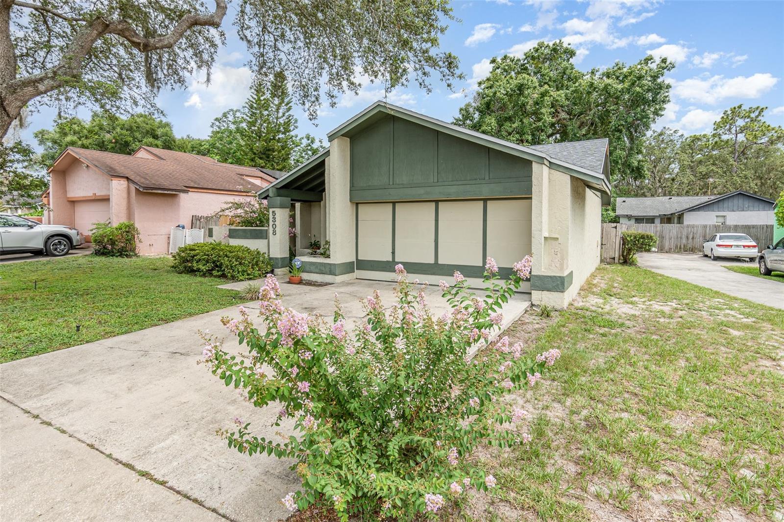 5308 PINEBURY COURT