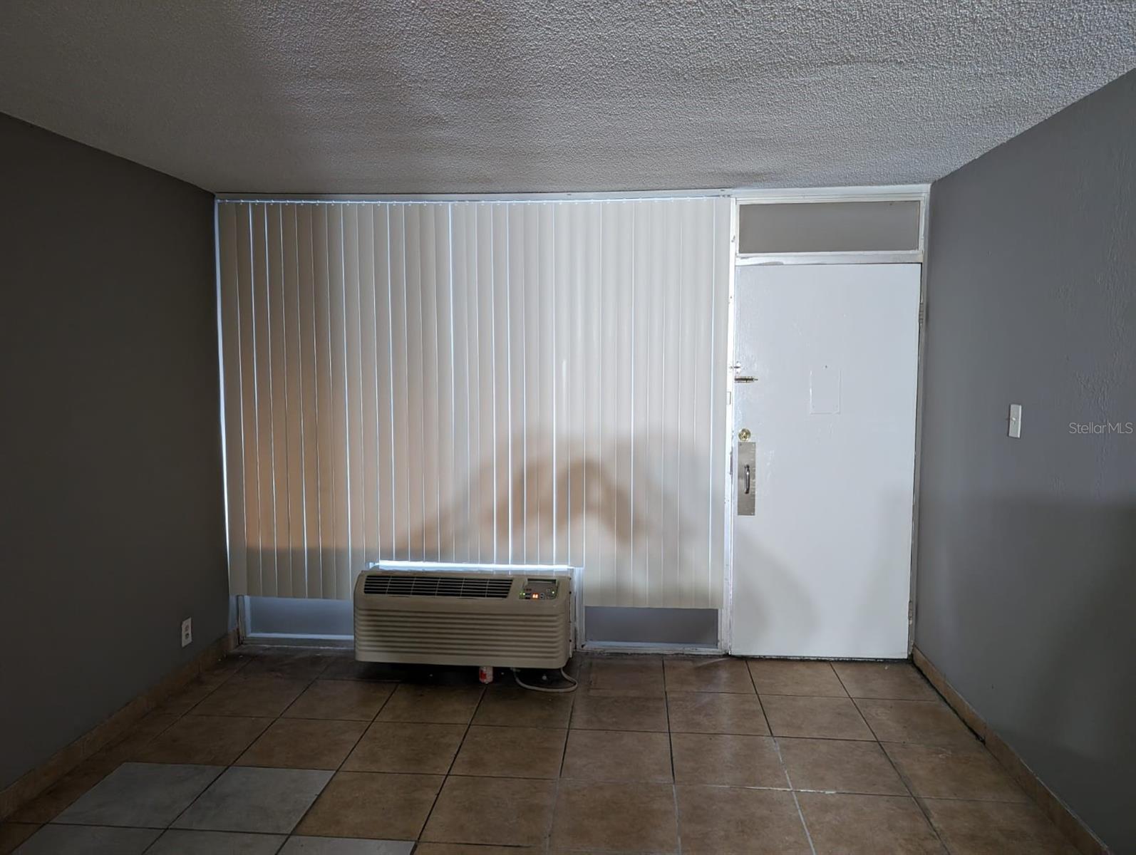 SANDLAKE COURTYARDS CONDO 5901/3515 - Residential