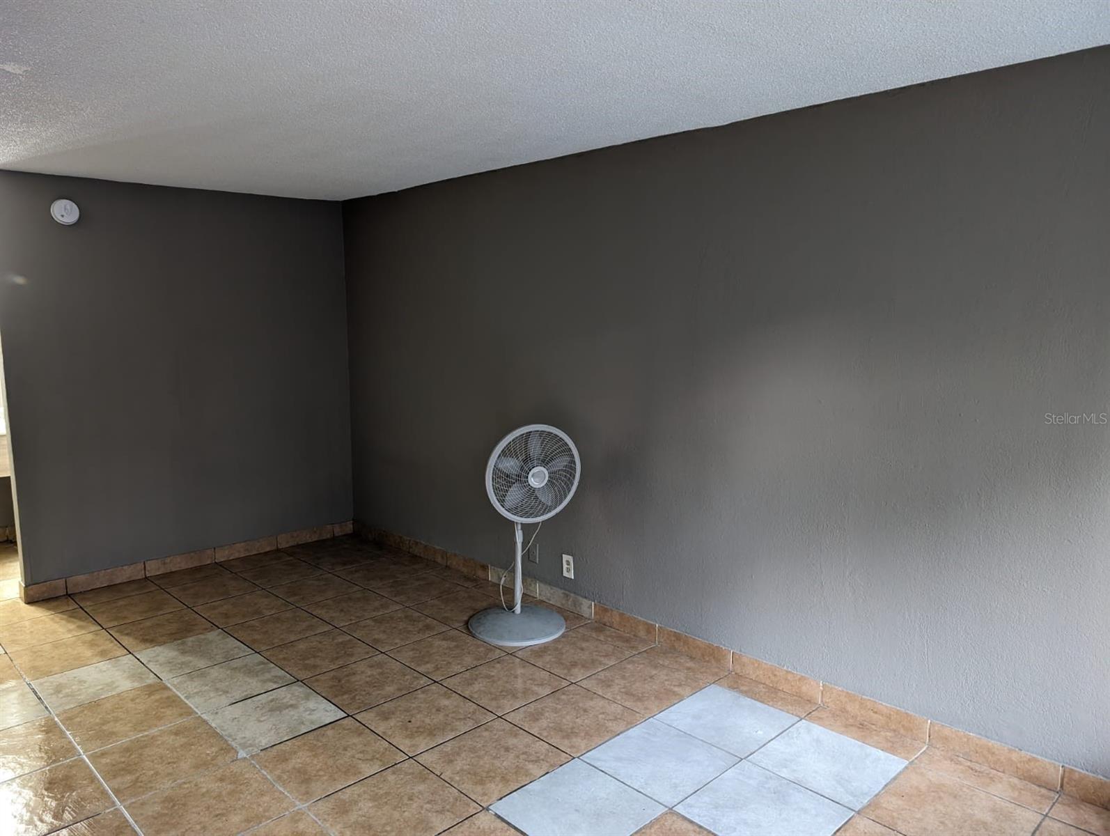 SANDLAKE COURTYARDS CONDO 5901/3515 - Residential