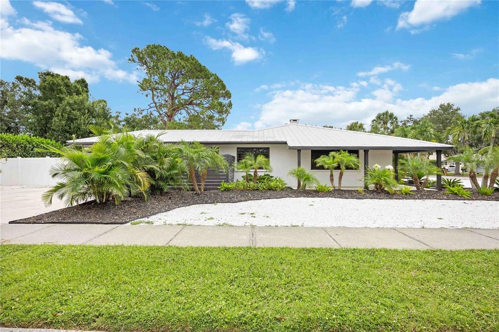 Photo of 2105 Hibiscus Street, Sarasota, FL 34239 (MLS # A4658077)
