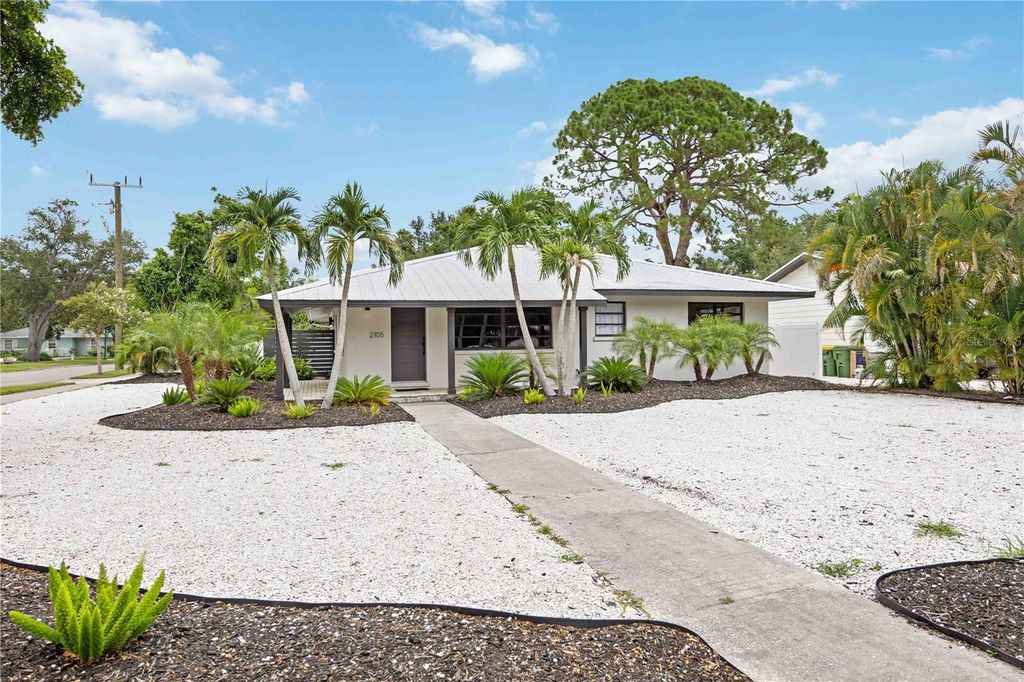 Photo of 2105 Hibiscus Street, Sarasota, FL 34239 (MLS # A4658077)