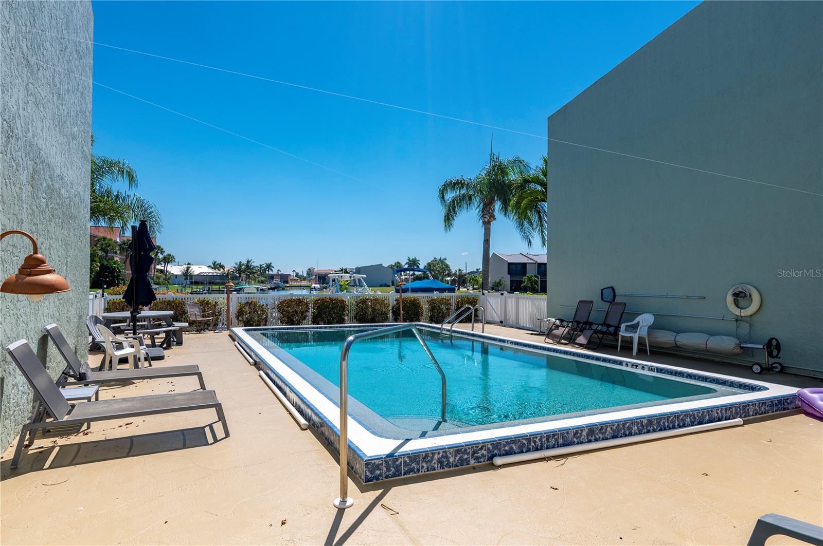 GOLDEN SANDS - Residential