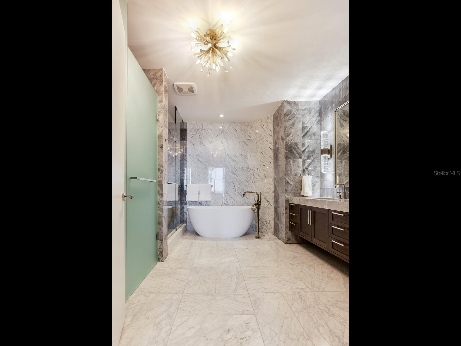 3015 BAY OAKS CONDOMINIUM - Residential