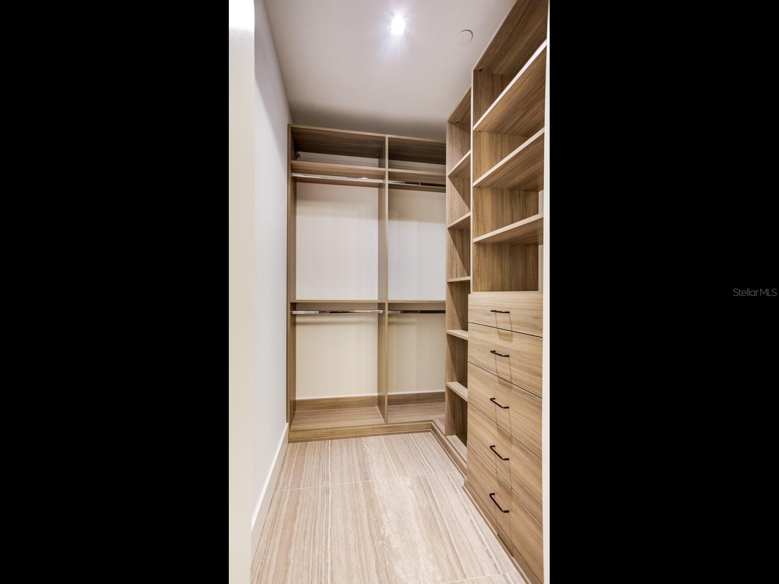 3015 BAY OAKS CONDOMINIUM - Residential