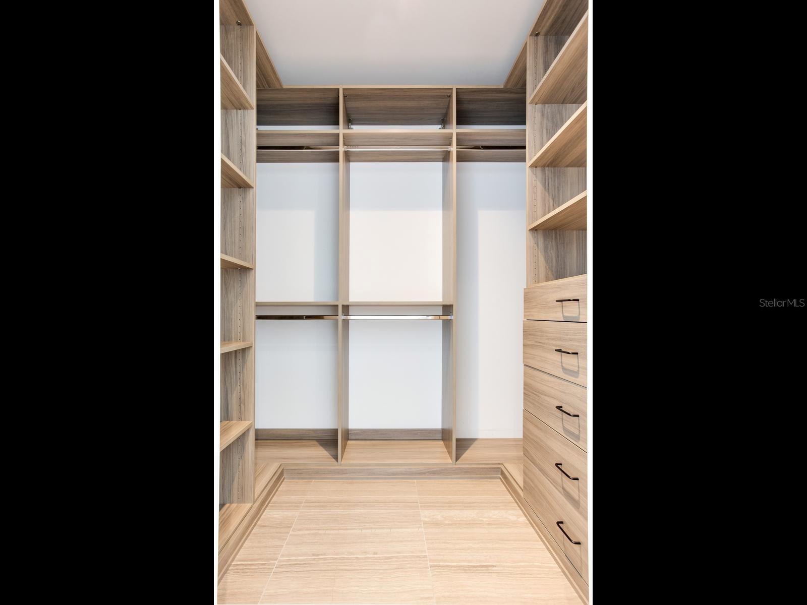 3015 BAY OAKS CONDOMINIUM - Residential