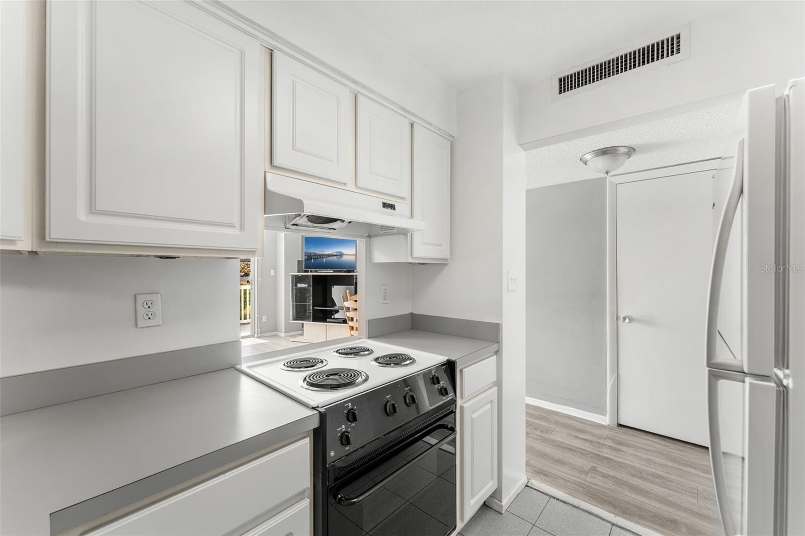 SATURN CONDO - Residential