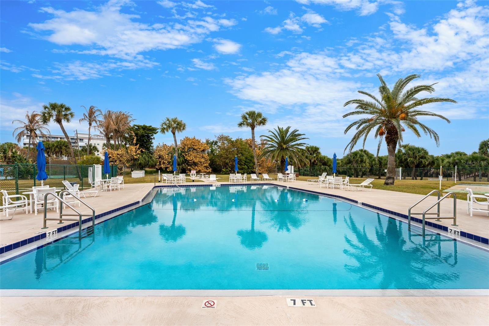 SATURN CONDO - Residential