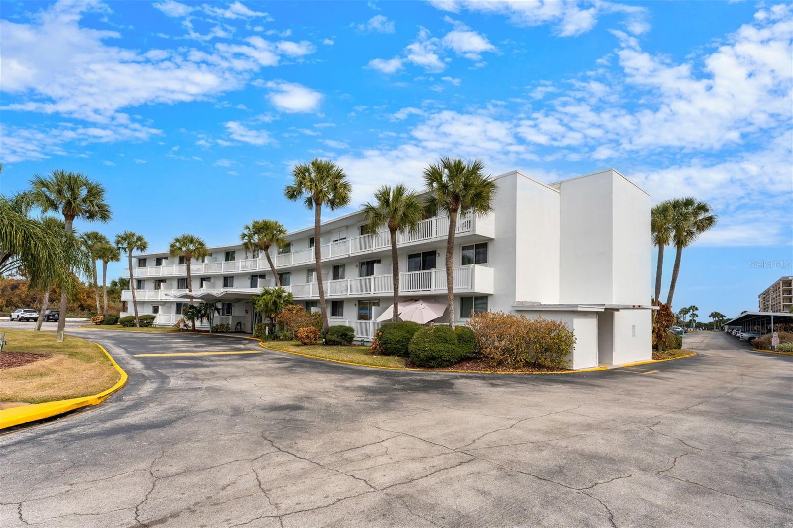 SATURN CONDO - Residential