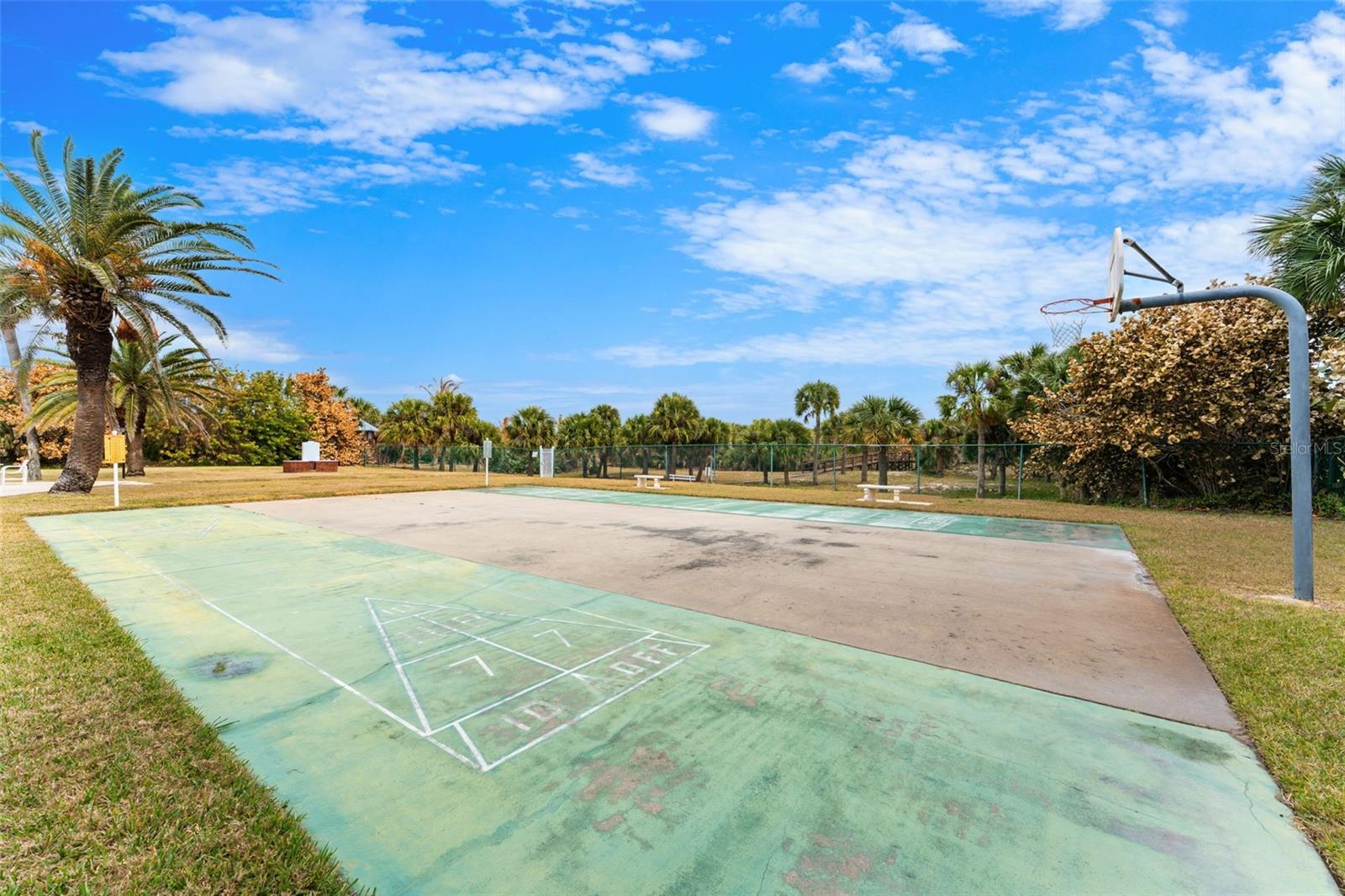 SATURN CONDO - Residential