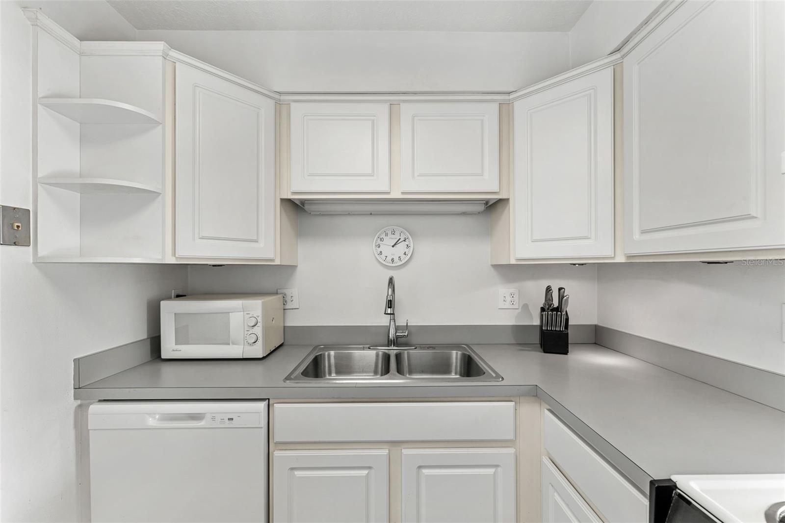 SATURN CONDO - Residential