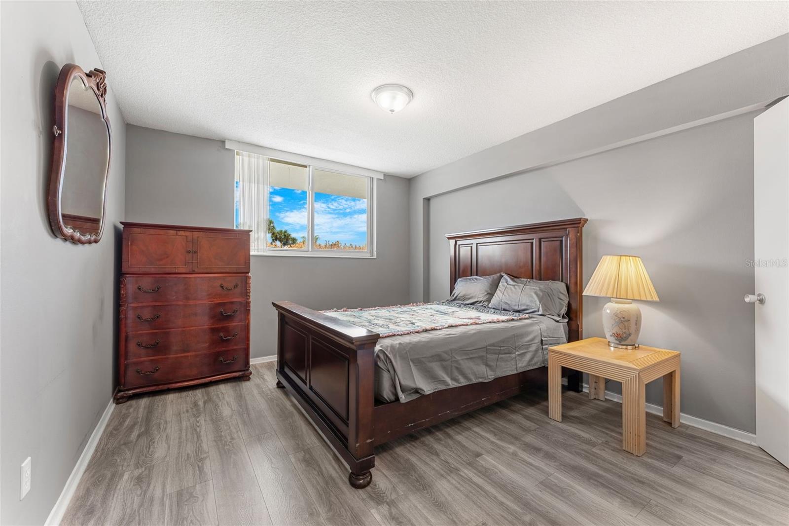 SATURN CONDO - Residential