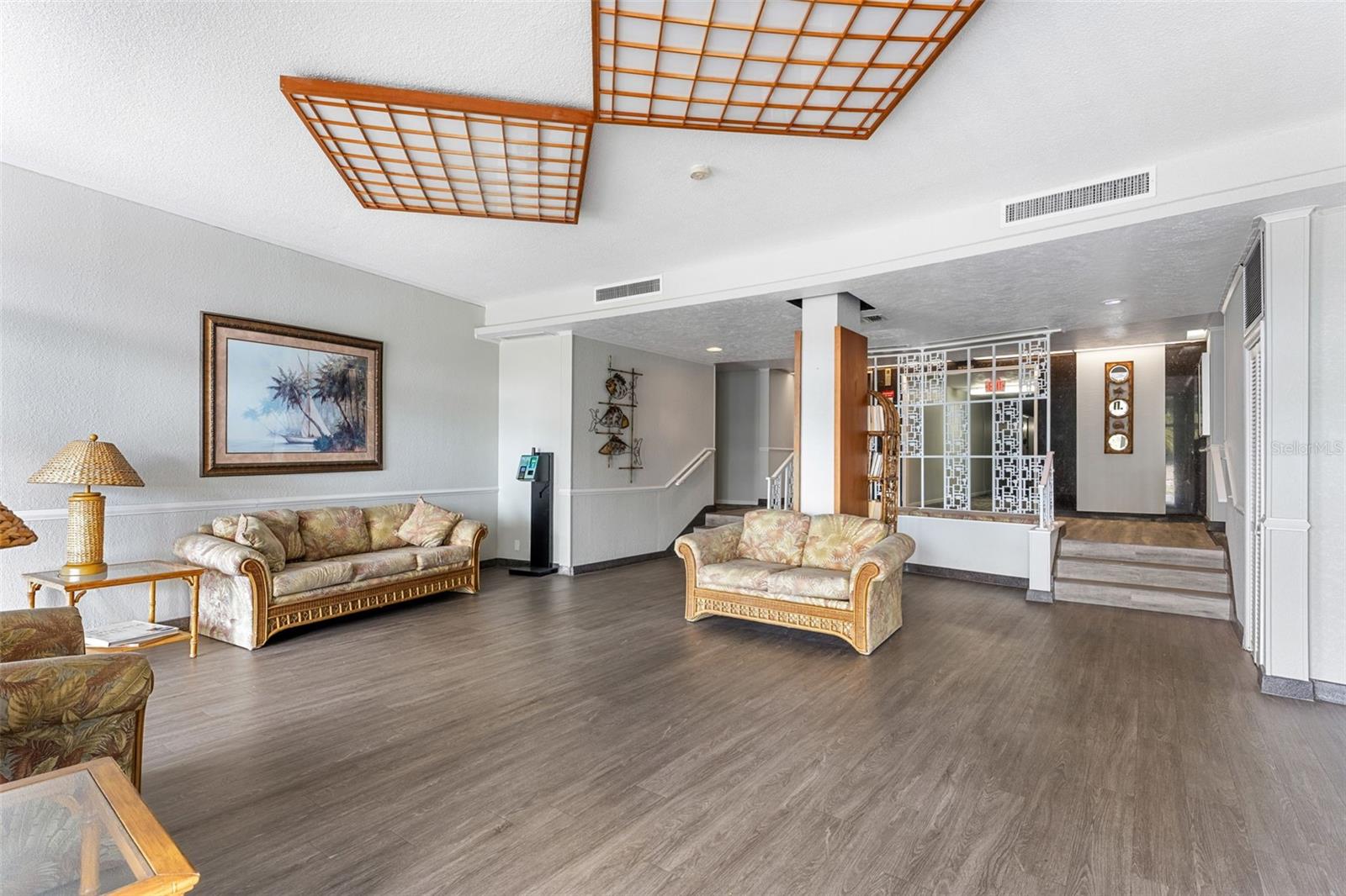 SATURN CONDO - Residential