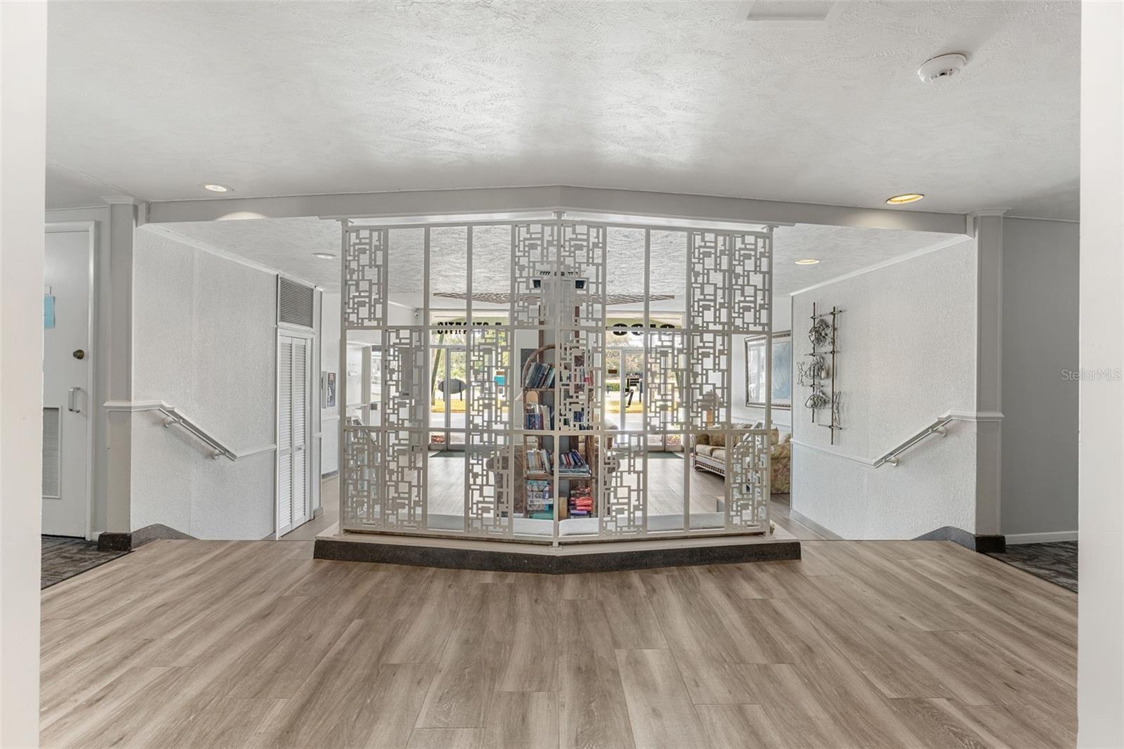 SATURN CONDO - Residential