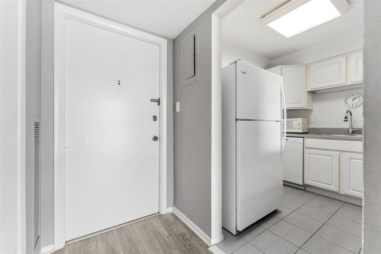 SATURN CONDO - Residential