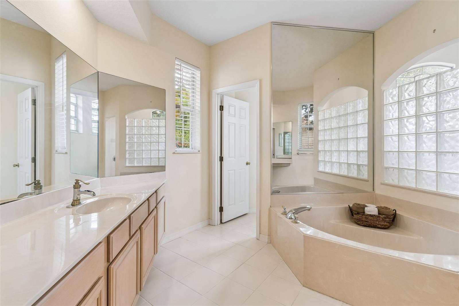 EMERALD FOREST - Residential