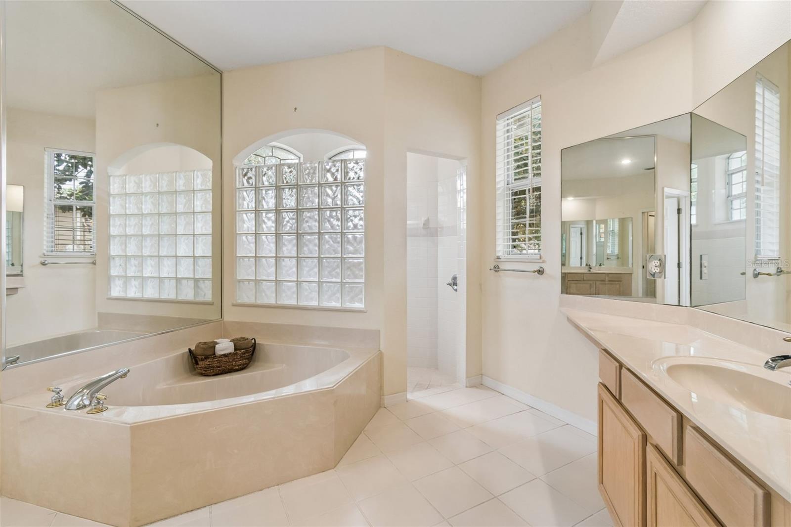 EMERALD FOREST - Residential