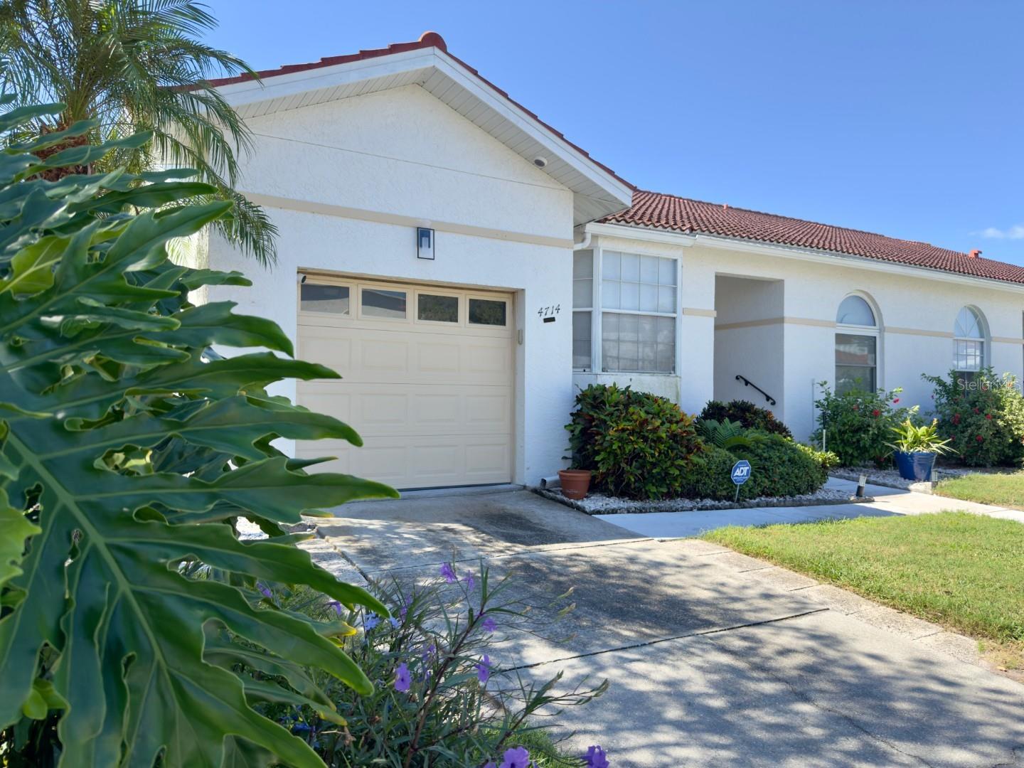 PALM COURT - Residential