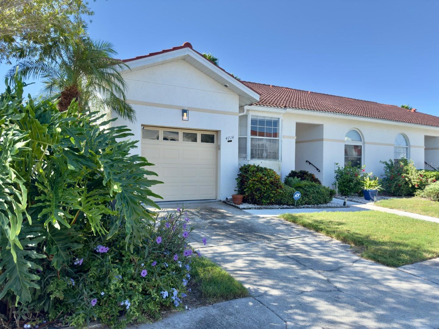 PALM COURT - Residential