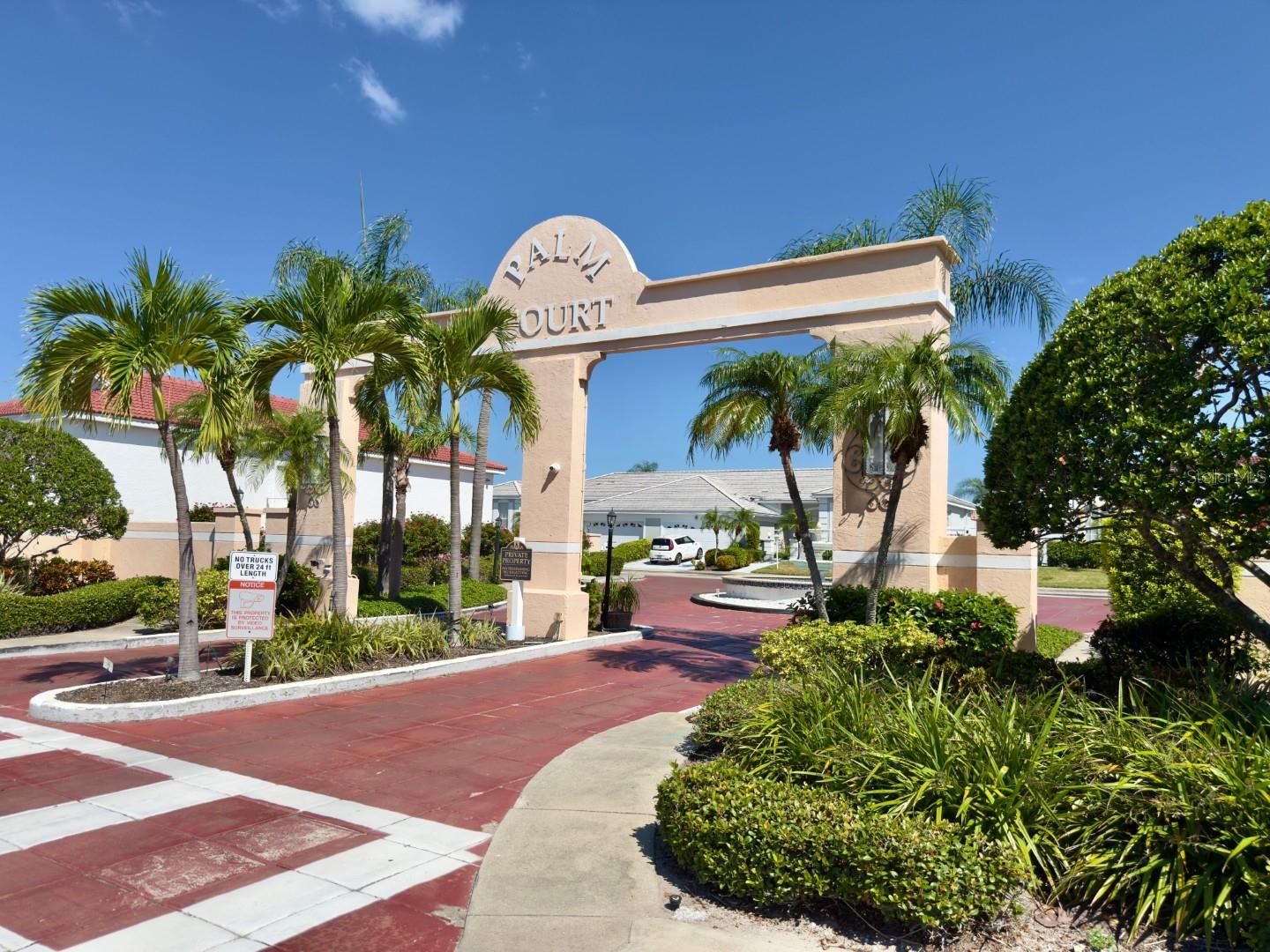 PALM COURT - Residential