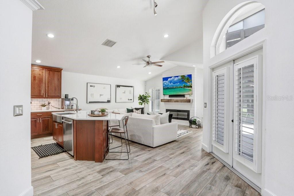 10112 DOWNEY LANE