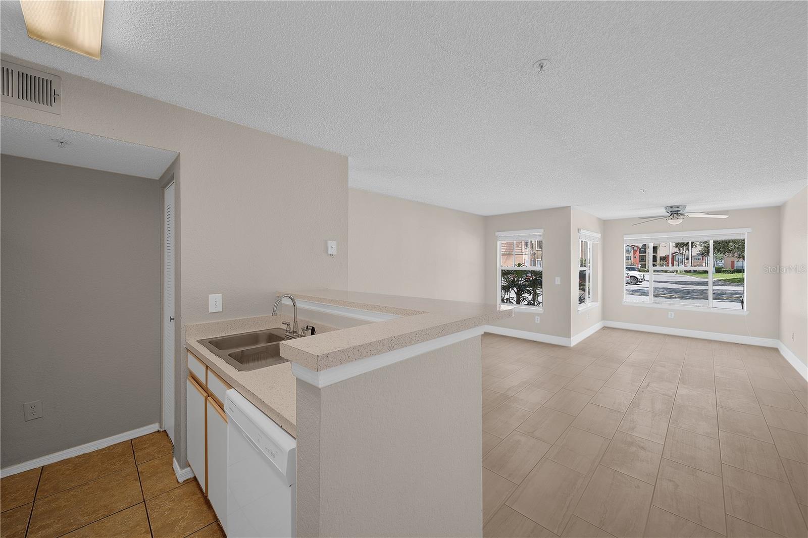 VILLAS DEL SOL AT KISSIMMEE CONDO INC - Residential Lease