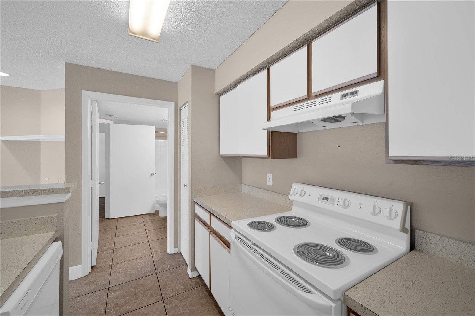 VILLAS DEL SOL AT KISSIMMEE CONDO INC - Residential Lease