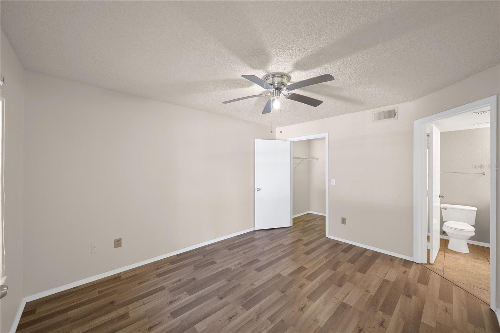 VILLAS DEL SOL AT KISSIMMEE CONDO INC - Residential Lease