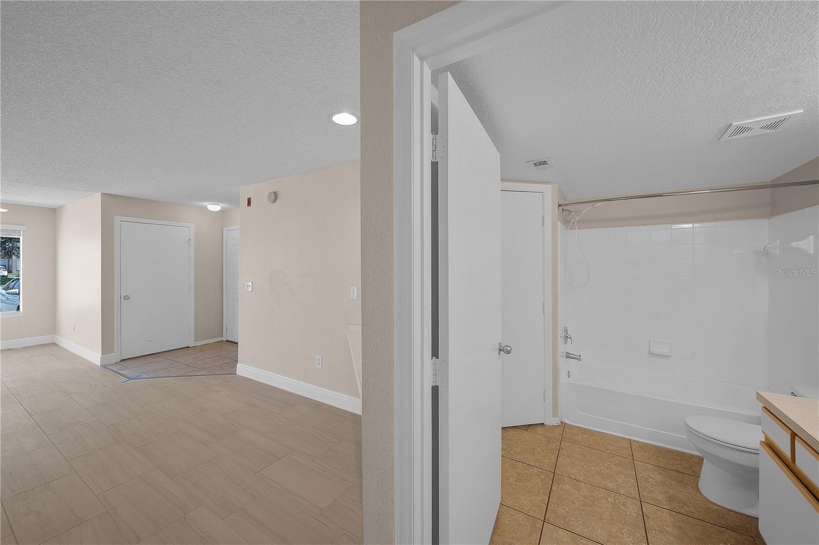 VILLAS DEL SOL AT KISSIMMEE CONDO INC - Residential Lease