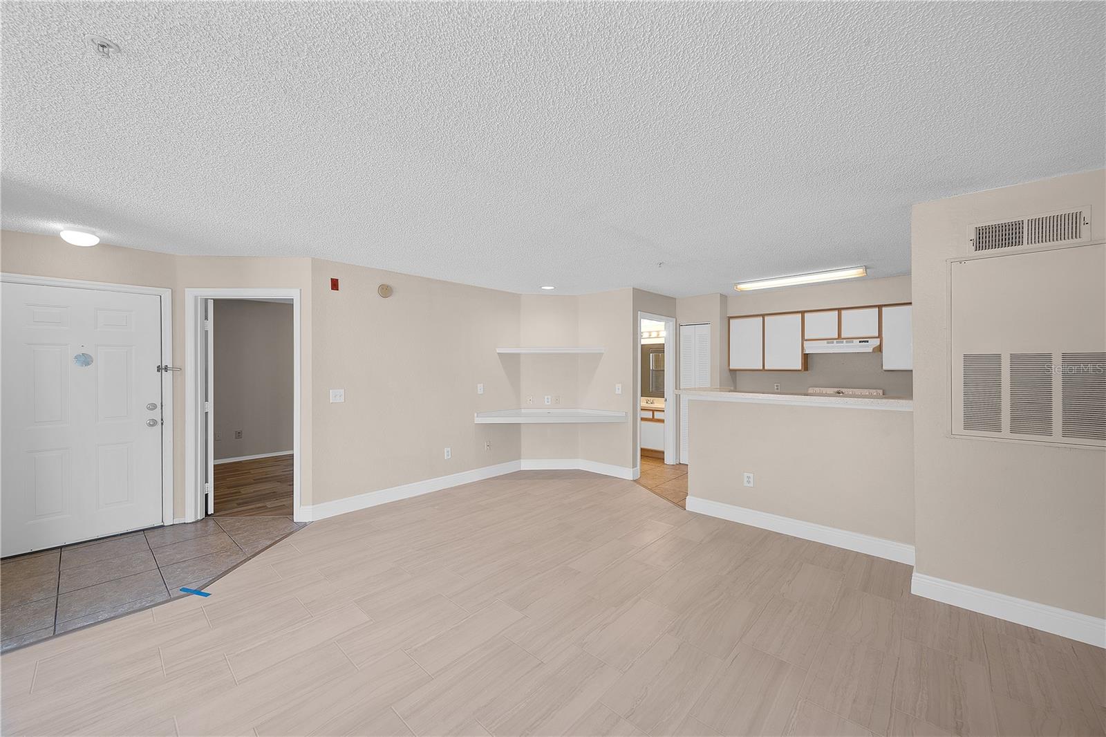 VILLAS DEL SOL AT KISSIMMEE CONDO INC - Residential Lease