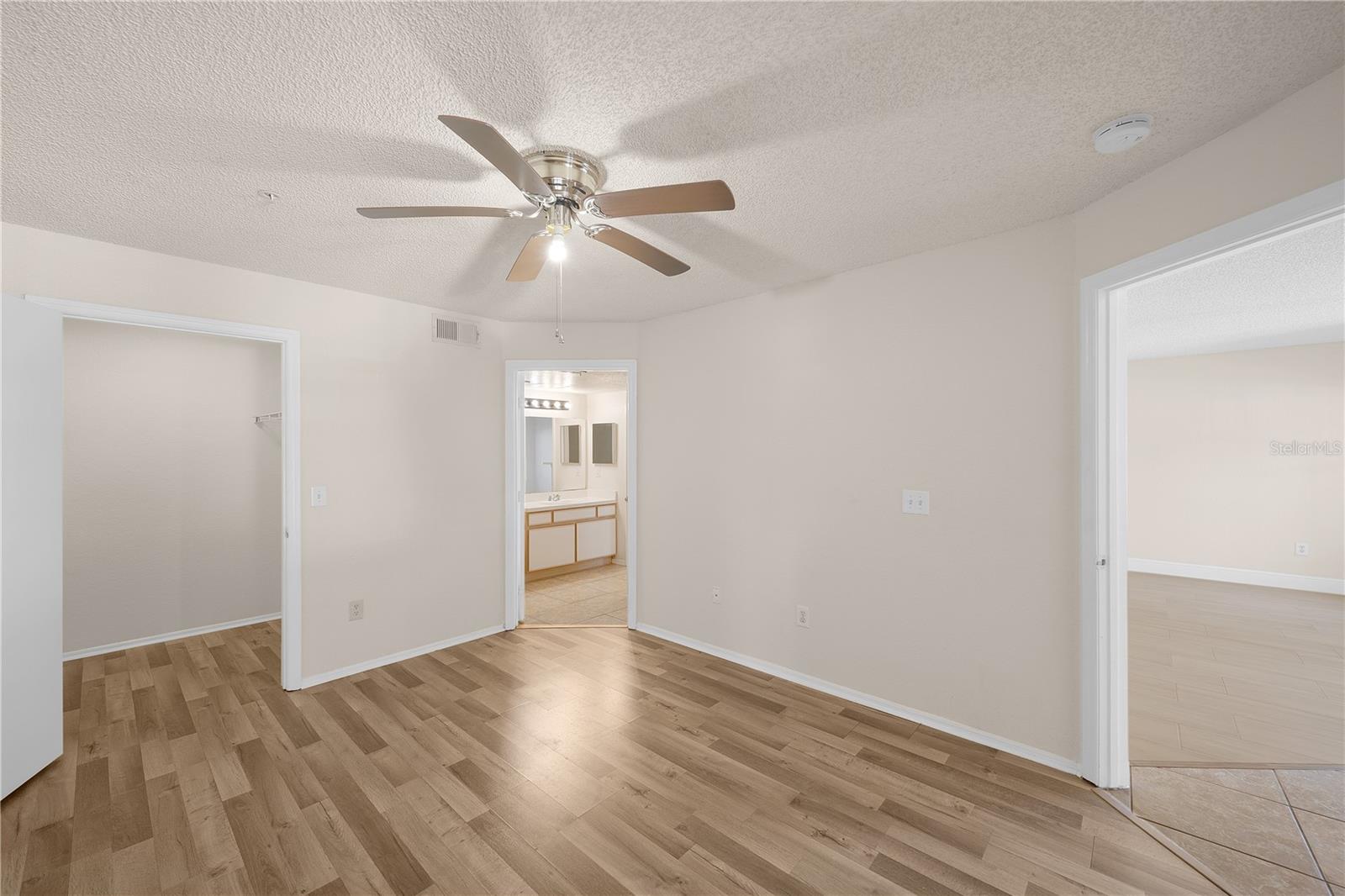 VILLAS DEL SOL AT KISSIMMEE CONDO INC - Residential Lease