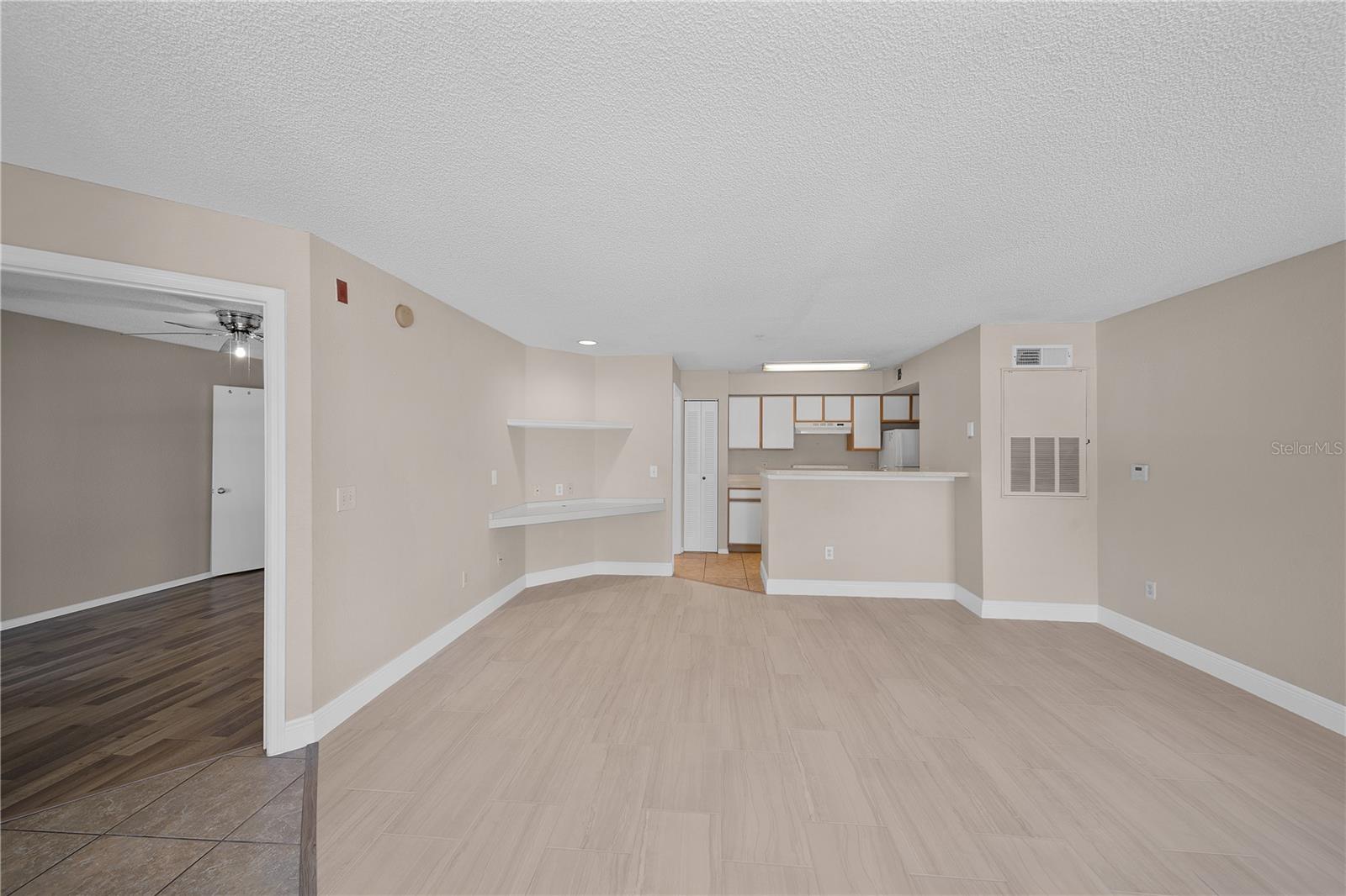 VILLAS DEL SOL AT KISSIMMEE CONDO INC - Residential Lease