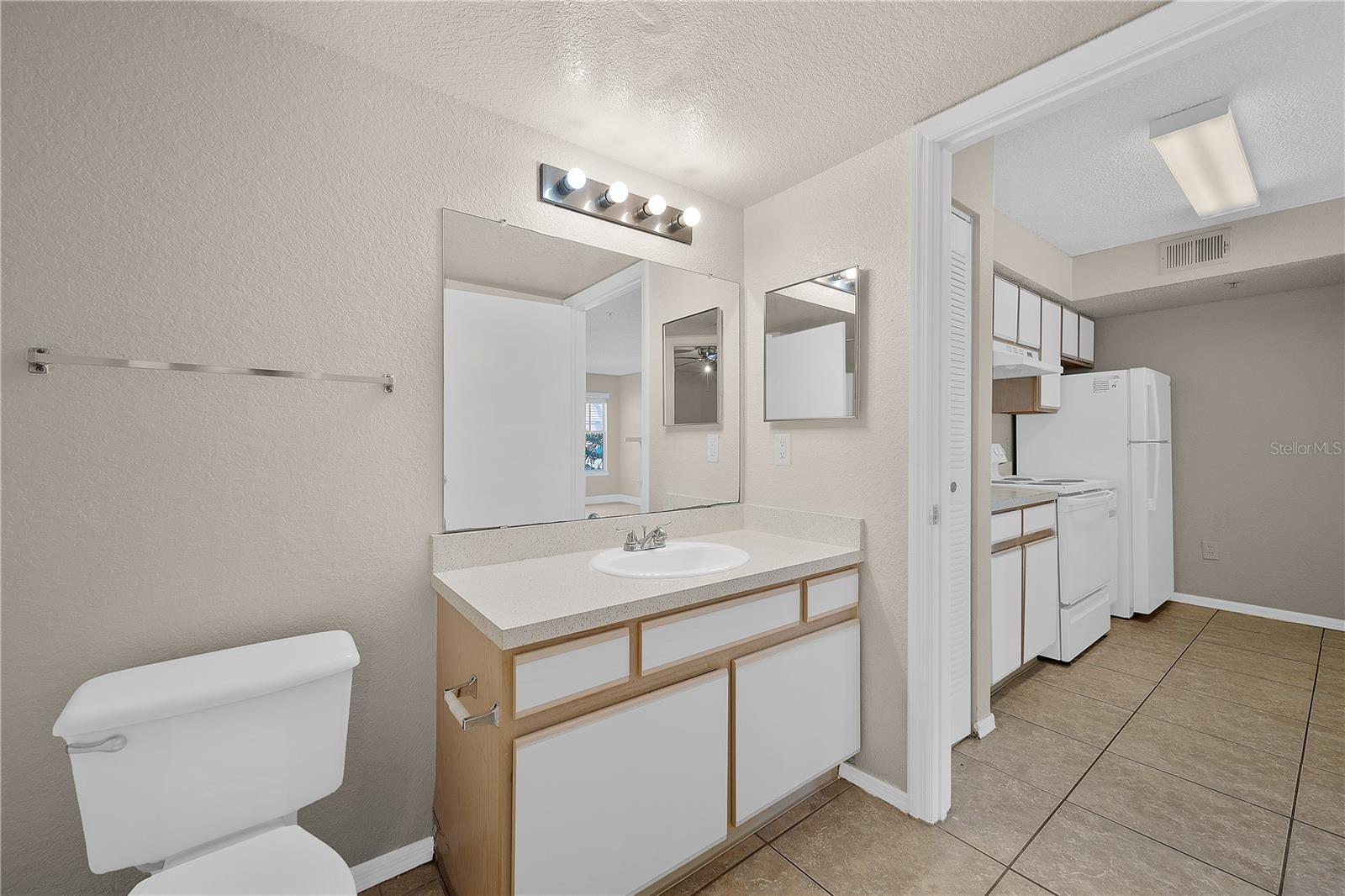 VILLAS DEL SOL AT KISSIMMEE CONDO INC - Residential Lease