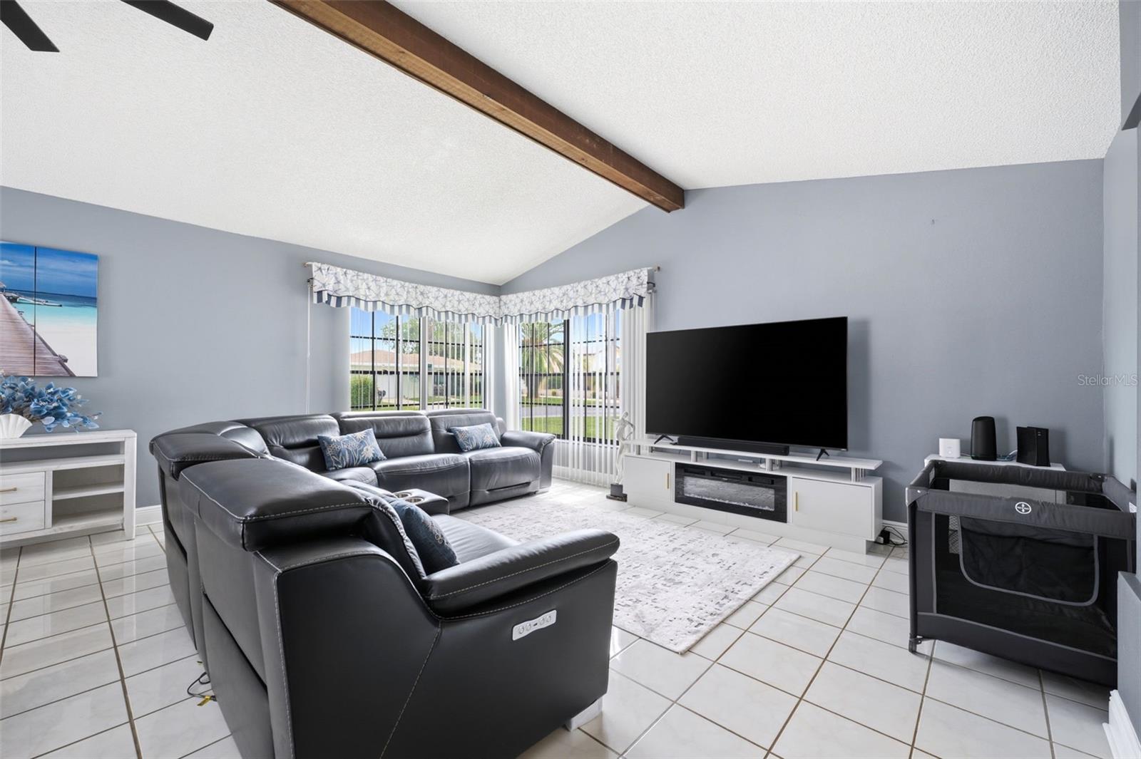 4262 PARADISE CIRCLE