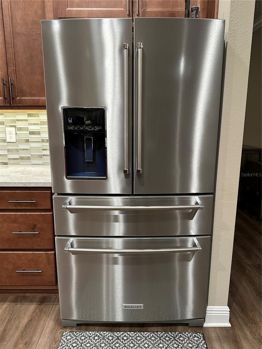 WEYBOURNE LNDG PH 1C; ON TOP OF THE WORLD - Residential