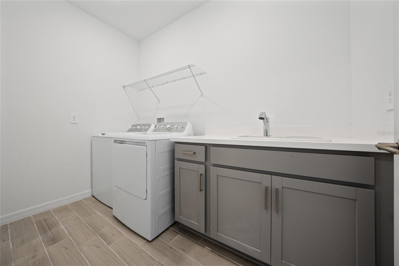 WATERS/CENTER LK RANCH PH 1B - Residential Lease