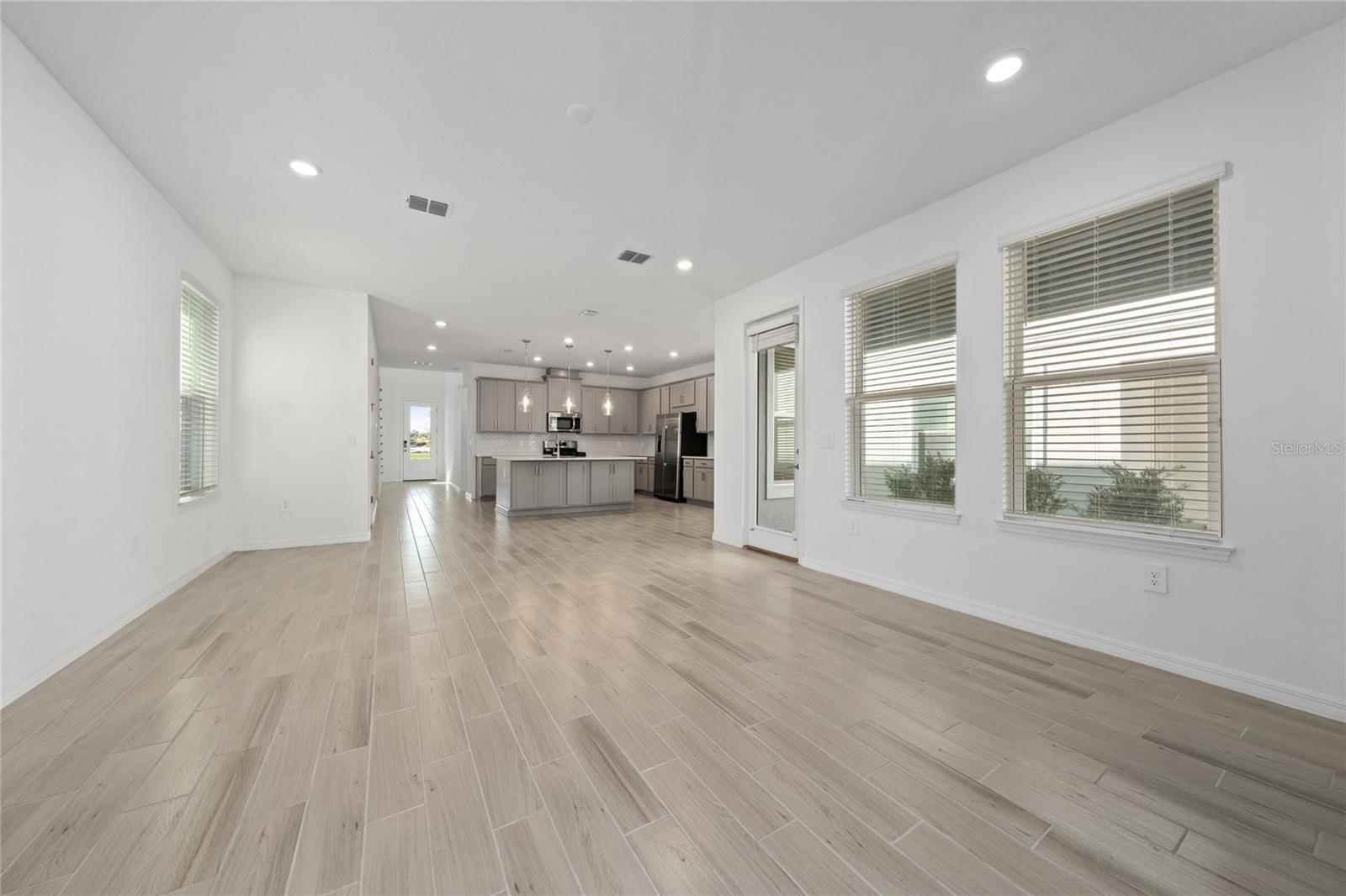 WATERS/CENTER LK RANCH PH 1B - Residential Lease