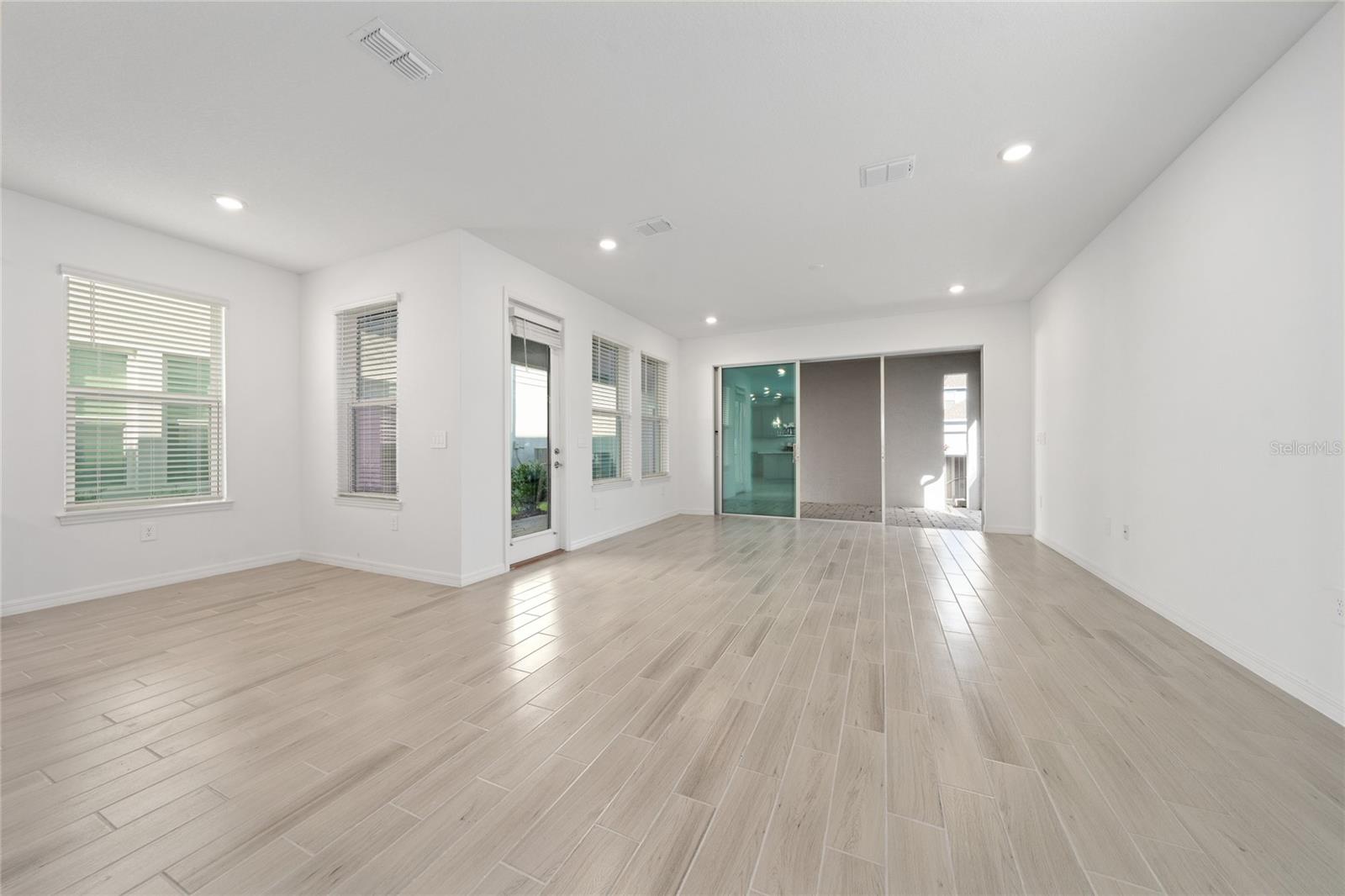 WATERS/CENTER LK RANCH PH 1B - Residential Lease