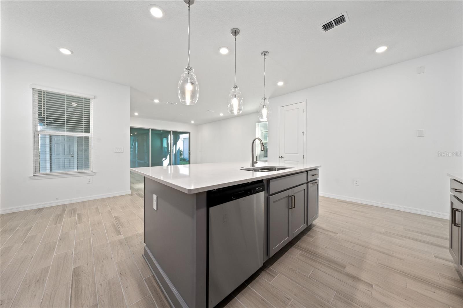 WATERS/CENTER LK RANCH PH 1B - Residential Lease