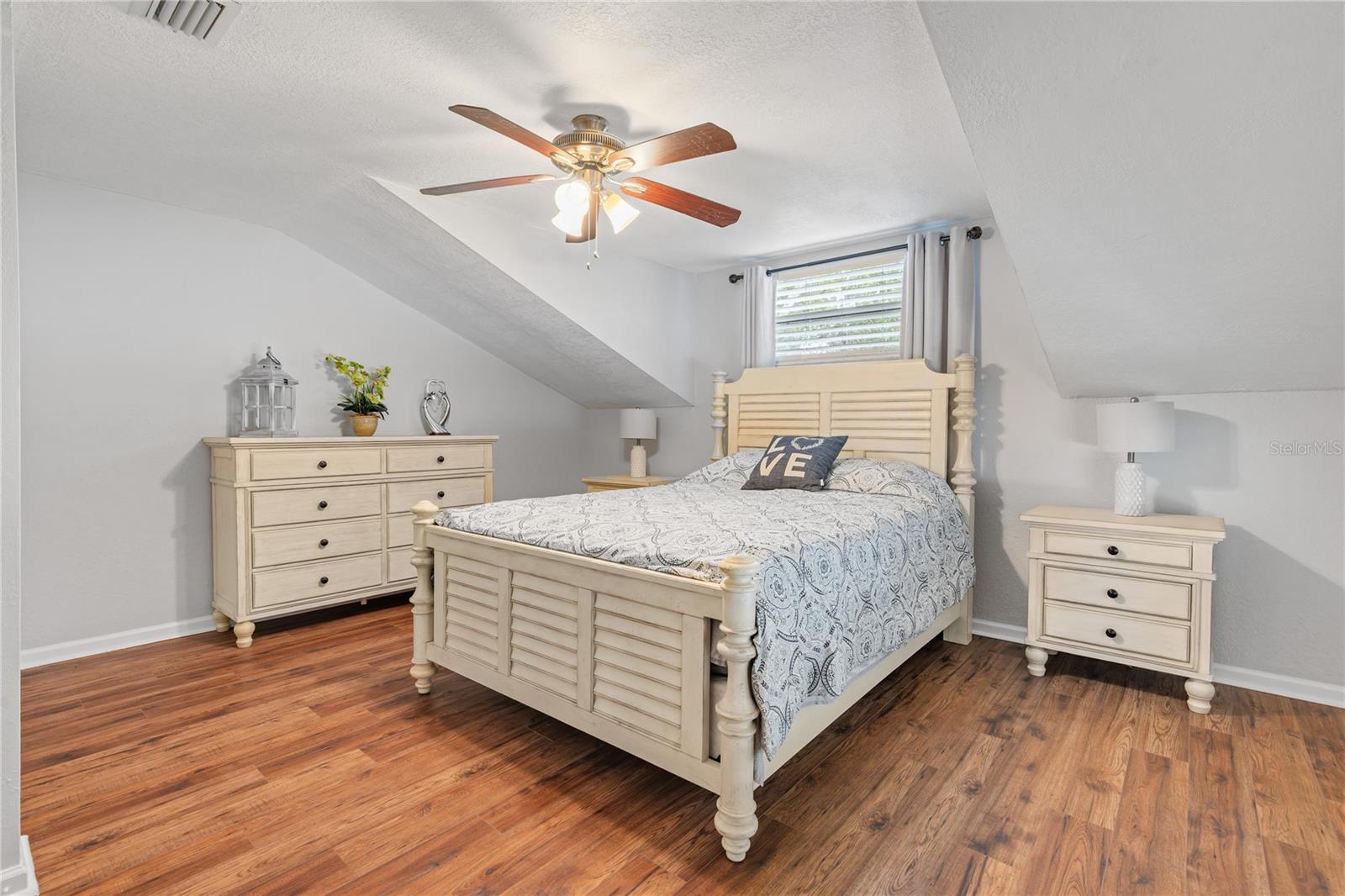 DES PINAR ACRES - Residential