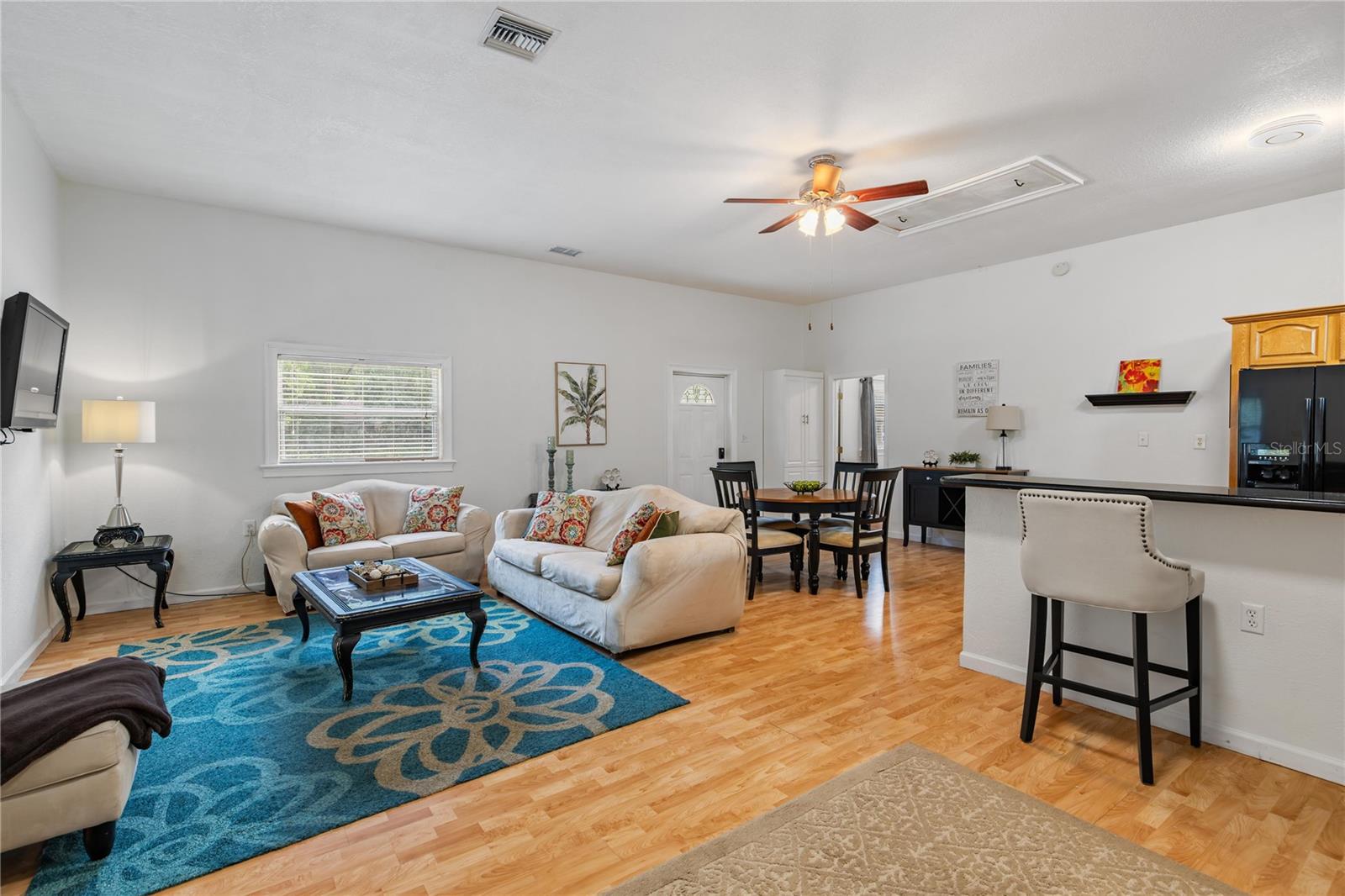 DES PINAR ACRES - Residential