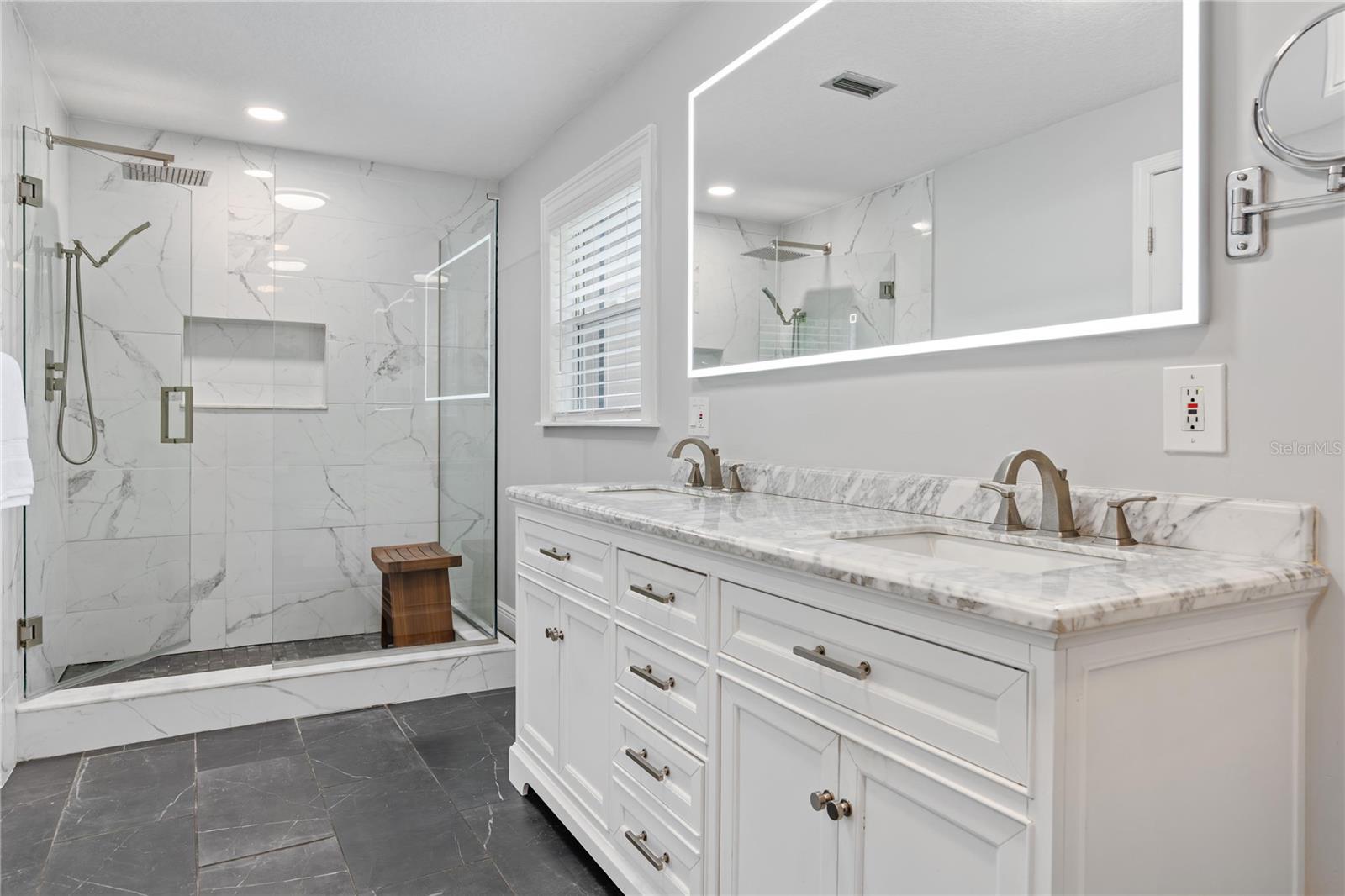 DES PINAR ACRES - Residential