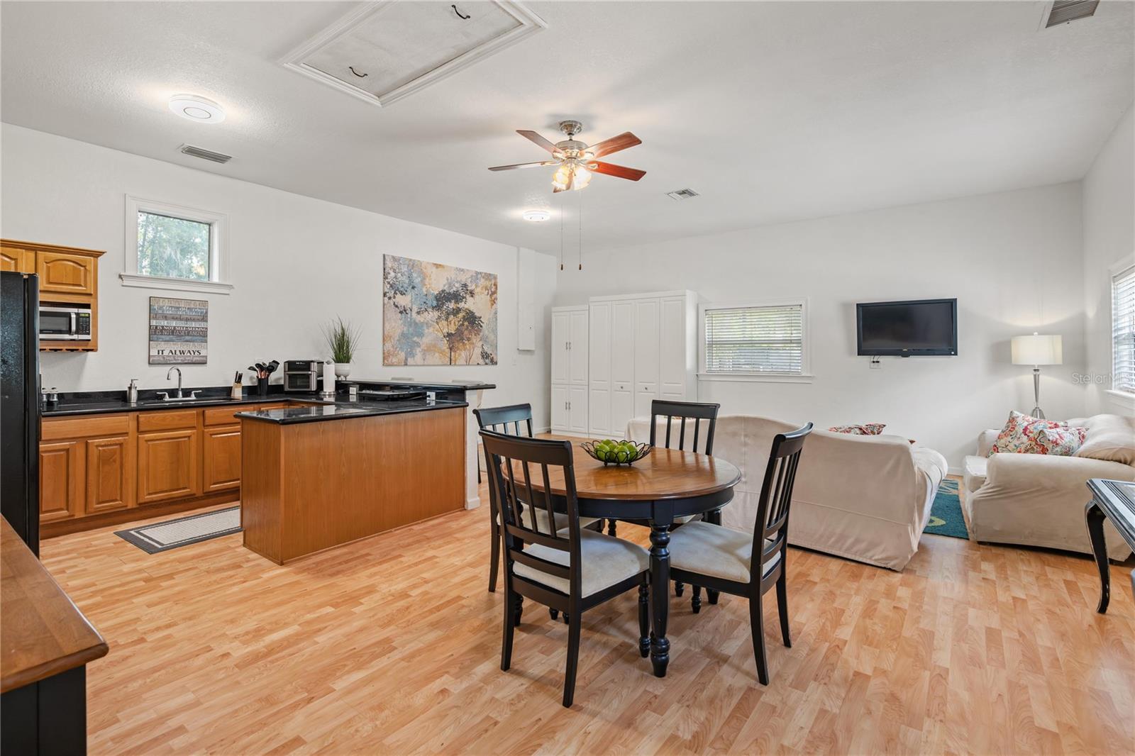 DES PINAR ACRES - Residential