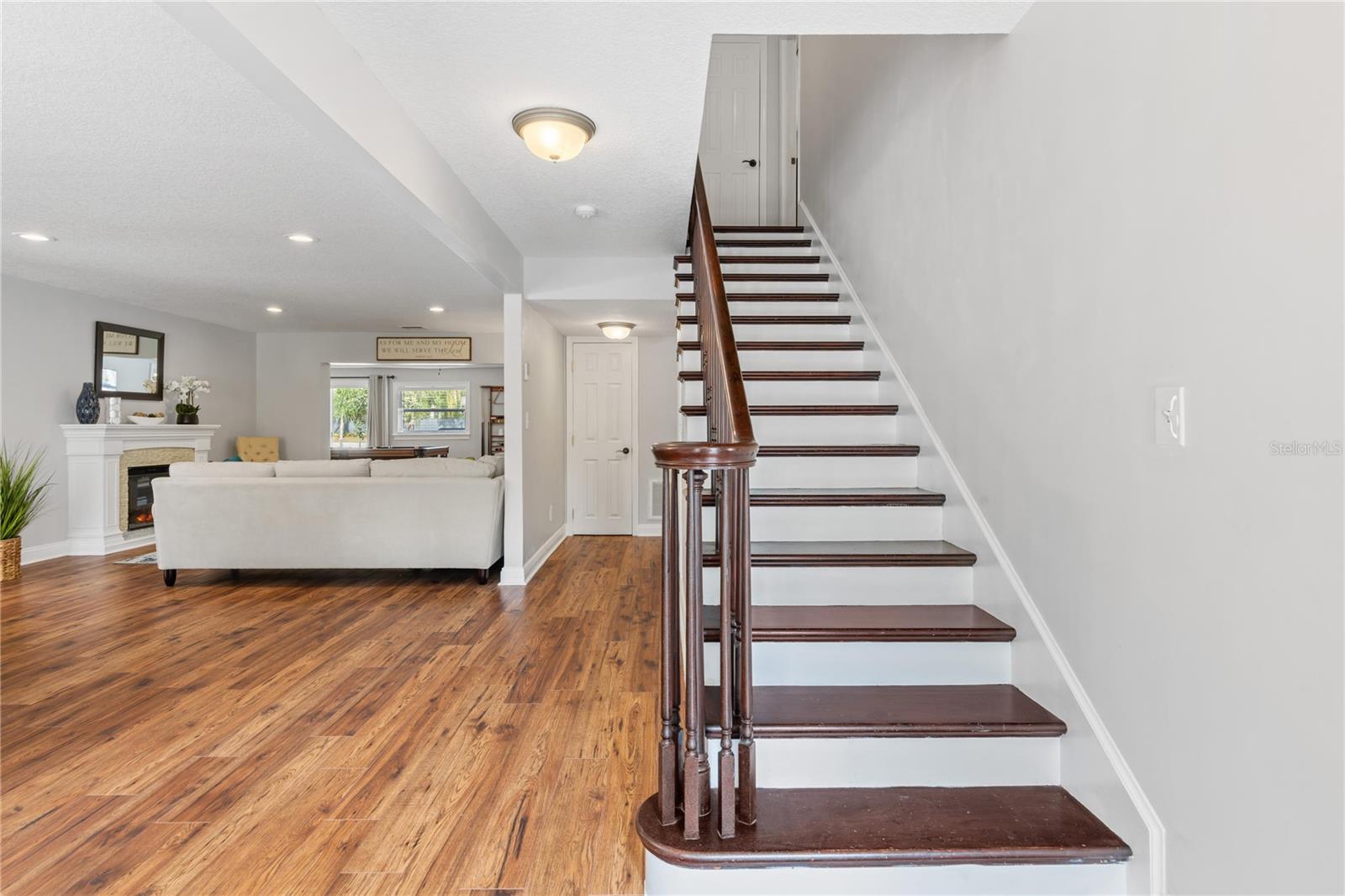 DES PINAR ACRES - Residential