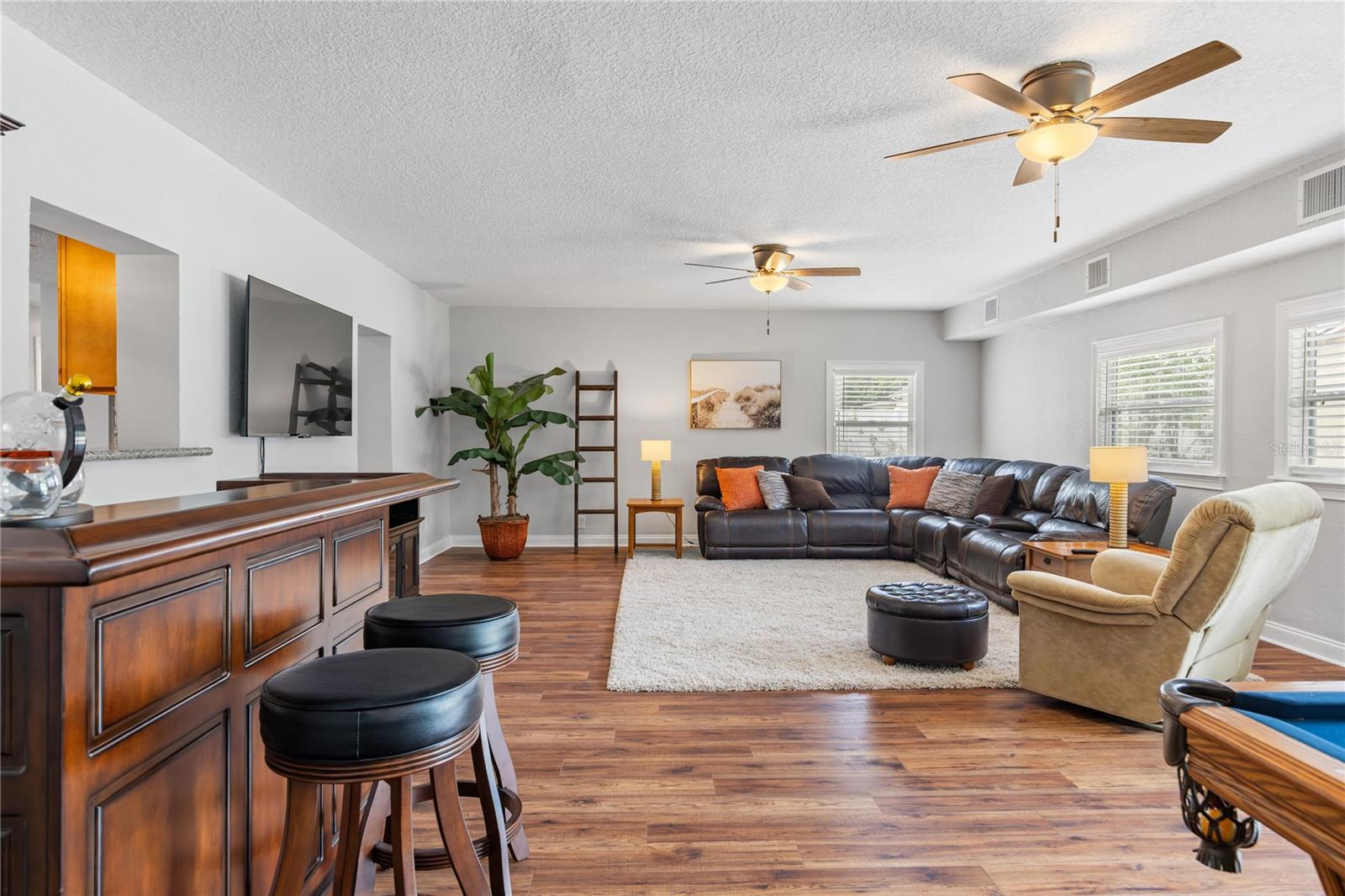 DES PINAR ACRES - Residential